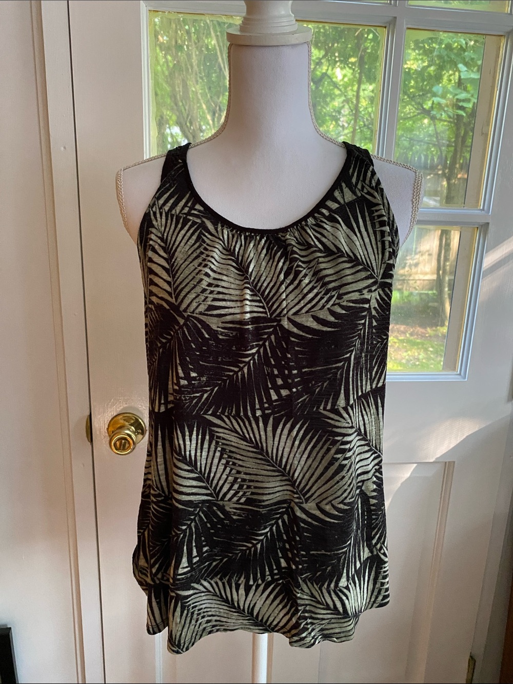 Cable & Gauge Black and Green Palm-Print Sleeveless Tank
